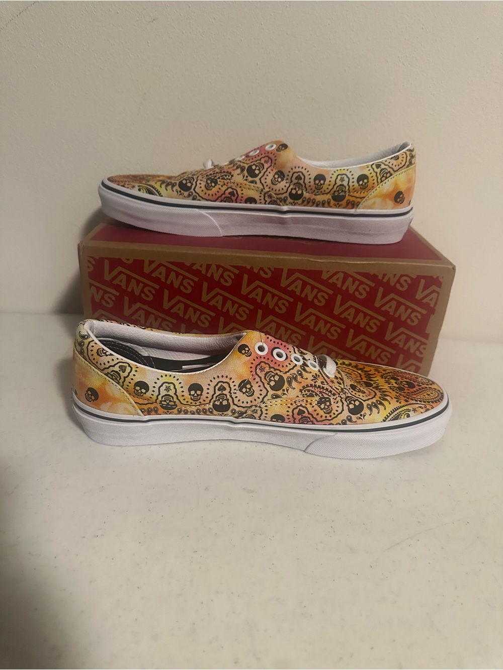 Vans Era Bandana Tie Dye Orange Skull Paisley Sneakers Men's 9 Women's 10.5 - Picture 2 of 7